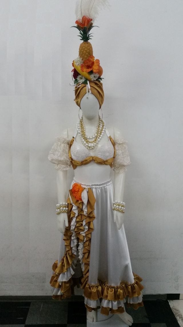 Carmem Miranda branco e dourado